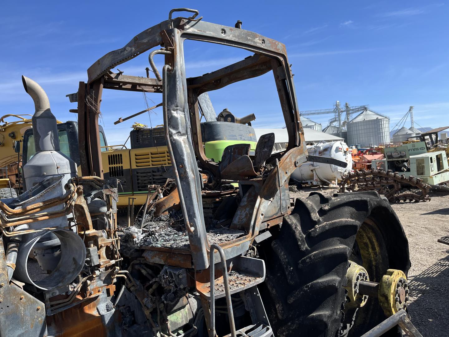 ./imagenes/INVOICE/2019/17542/TRACTOR JOHN DEERE 8320R (14).JPG